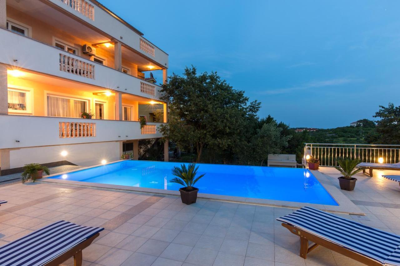 Apartment With Pool Ivana Krk