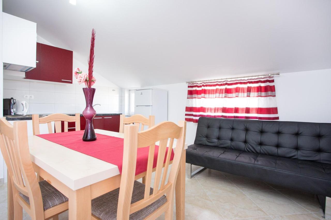Apartment With Pool Ivana Krk